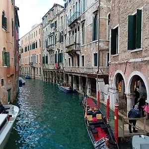 https://venice-tourist-house.hotelinveneto.com
