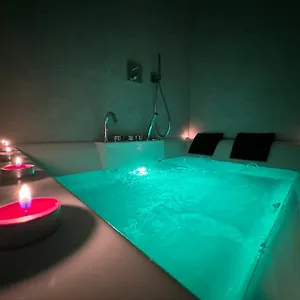 https://meg-glamour-suite.it-lombardy.com